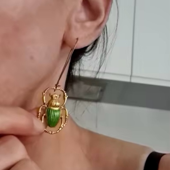 Green Beetle Drop Earrings
Earthy jewelry - Picture 2 of 4